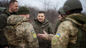 Savaş hazırlıkları tam gaz sürüyor! Ukrayna Devlet Başkanı Zelenskiy yedek askerleri göreve almaya başladı